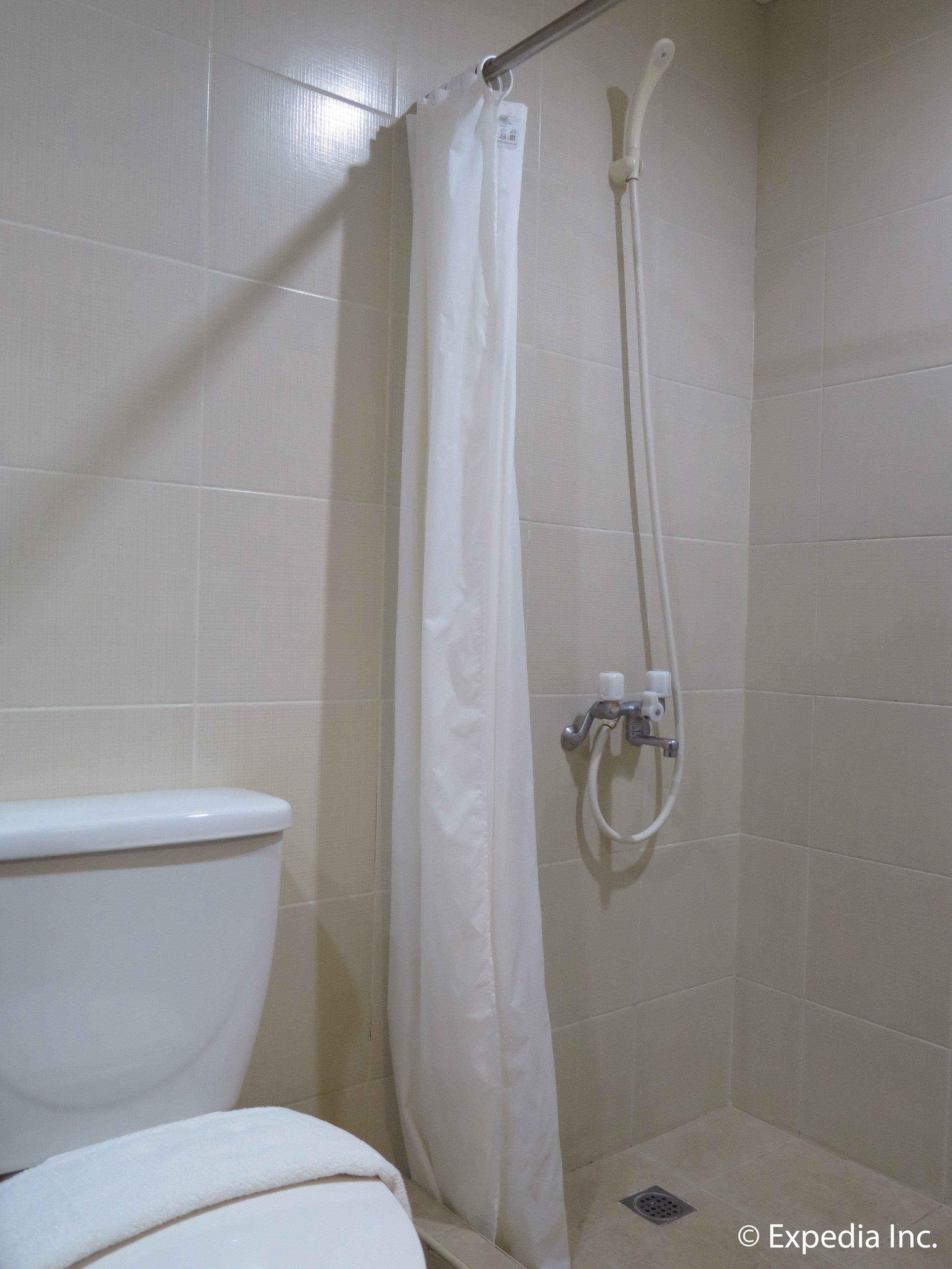 deluxe room | bathroom | shower, hair dryer, slippers, bidet