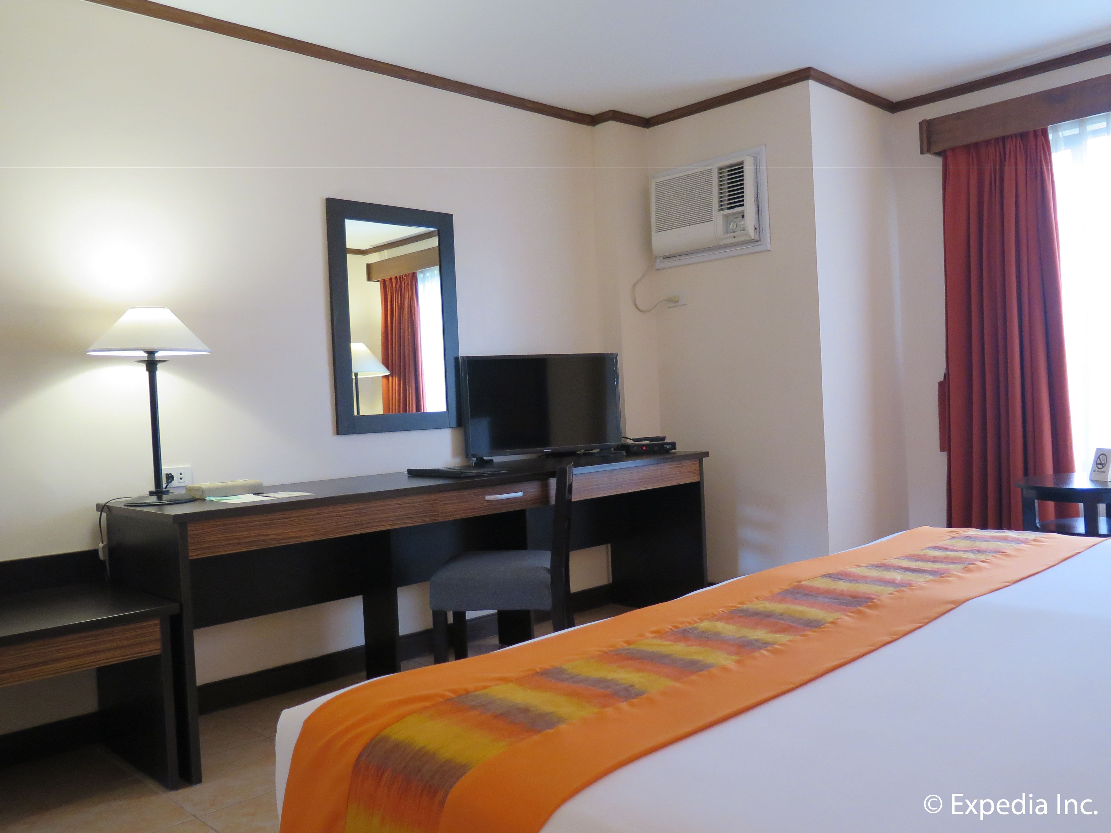 deluxe room | free wifi, bed sheets