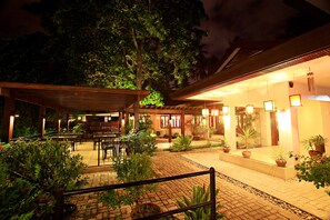 Terrace/patio - Hotel Tropika (Davao)