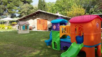 Children’s play area – outdoor