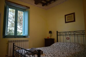 Standard Double Room | Individually furnished, desk, laptop workspace, soundproofing - Casale Valentini (Fermo)