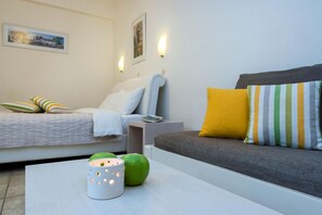 Egyptian cotton sheets, premium bedding, minibar, individually decorated - Diamond Apts and Suites (Hersonissos)