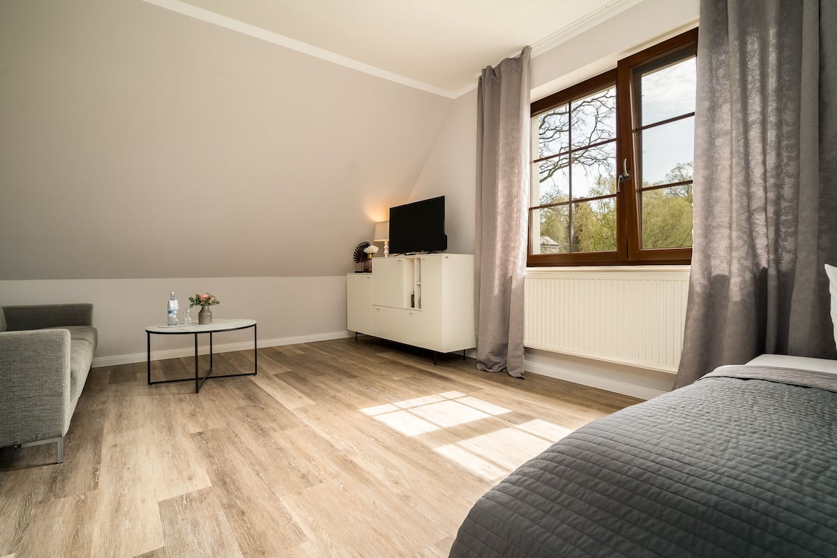 Family Suite, 1 Bedroom | Free cribs/infant beds, free WiFi, bed sheets