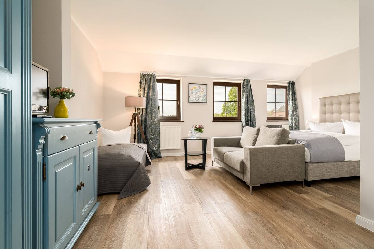 family triple room | free cots/infant beds, free wifi, bed sheets