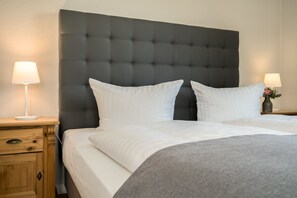 Family Triple Room | Free cribs/infant beds, free WiFi