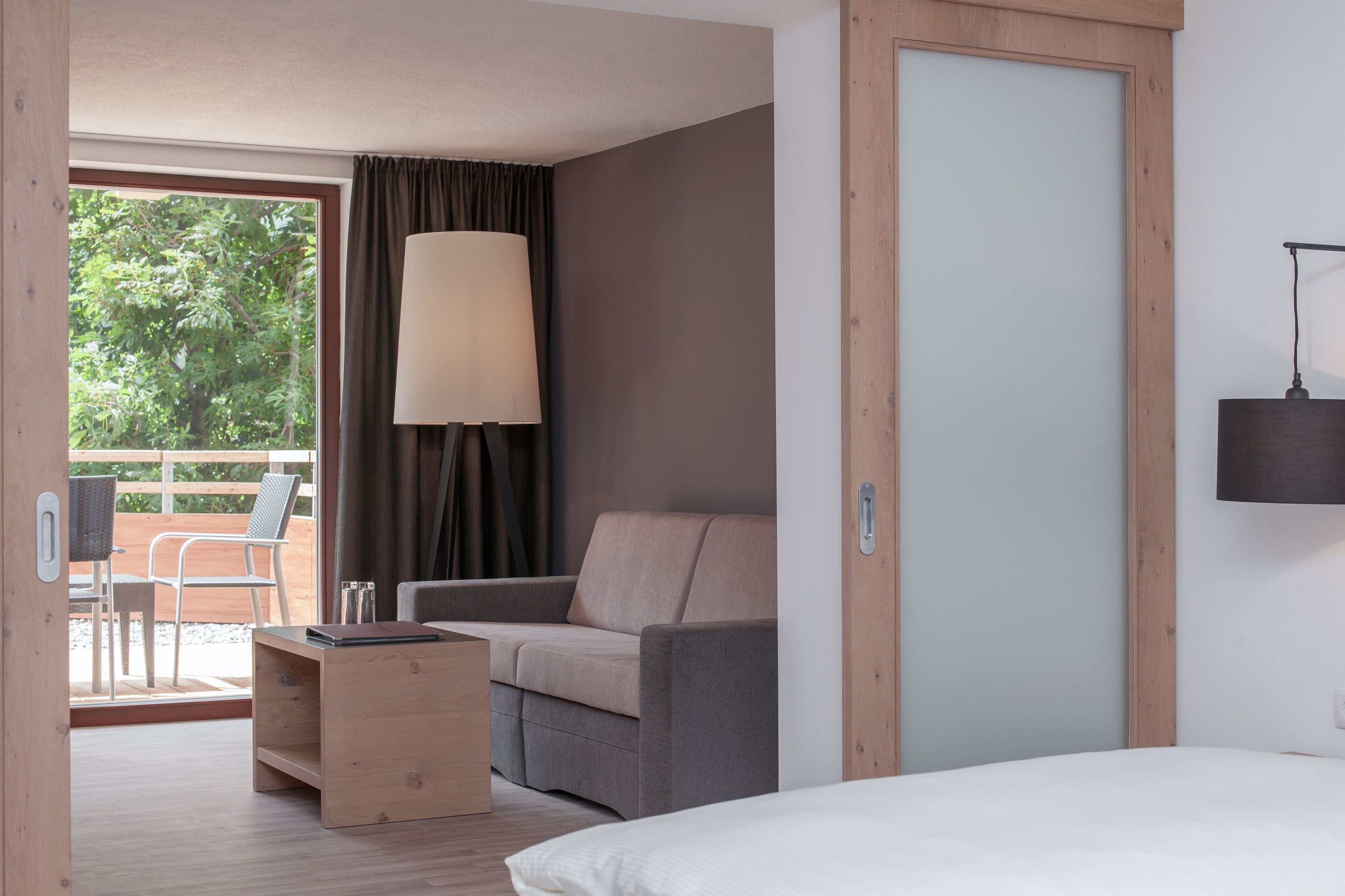 suite, balcony, mountain view (sunneseita) | living area | tv