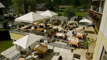 2 restaurants servant le petit-déjeuner