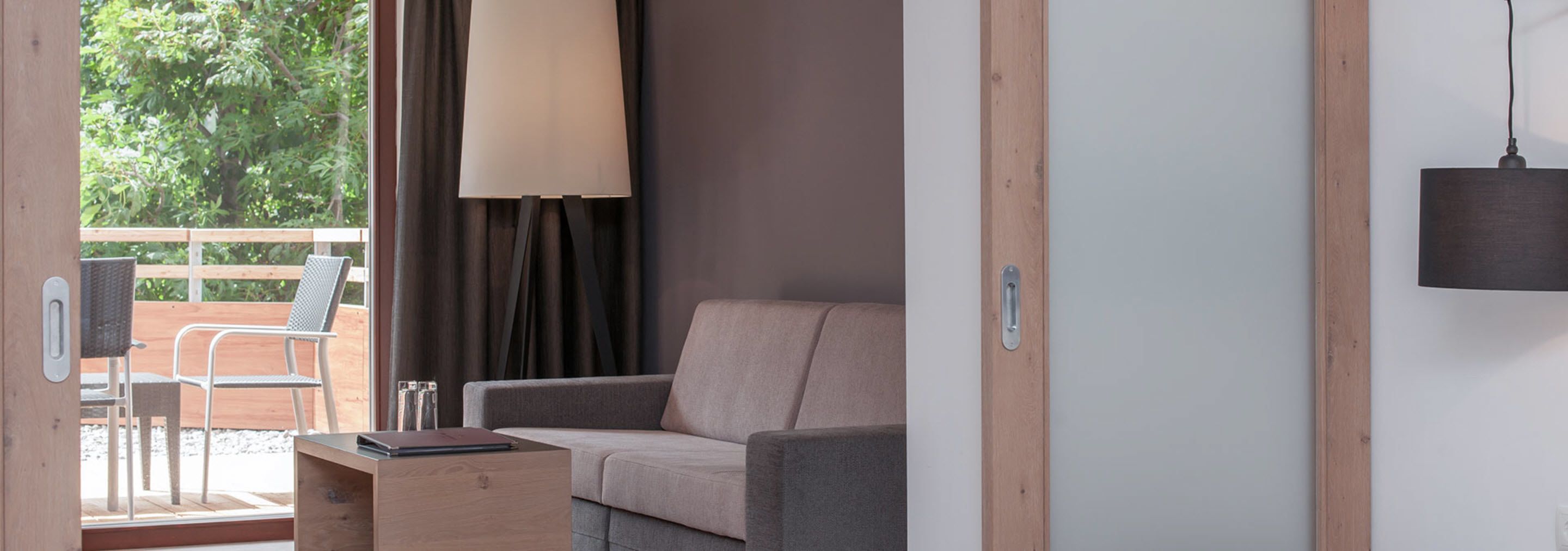 suite, balcony, mountain view (sunneseita) | living area | tv