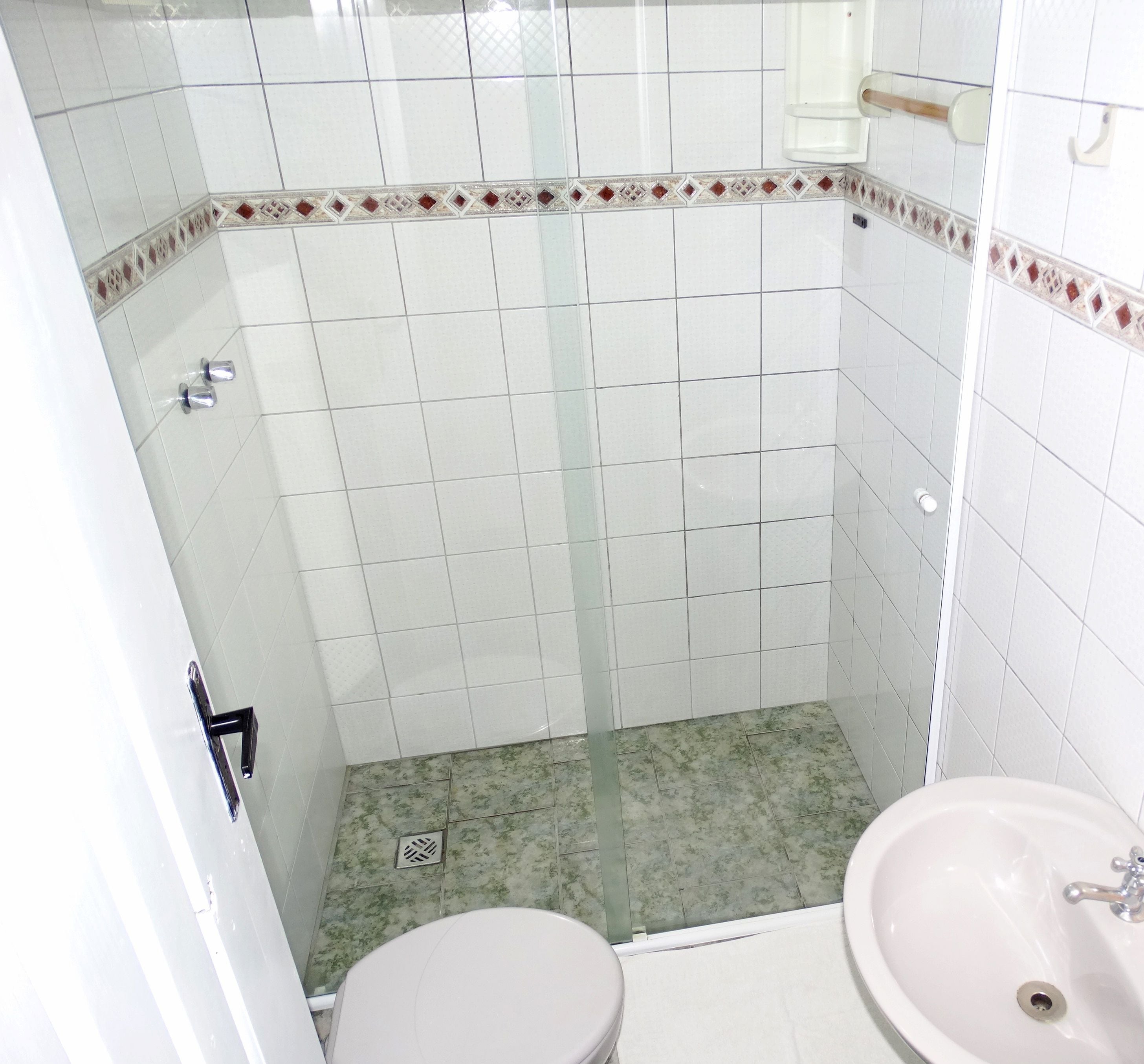 shower, free toiletries, towels