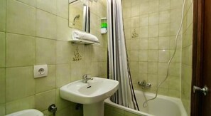 Suihkun ja ammeen yhdistelmä, pyyhkeet