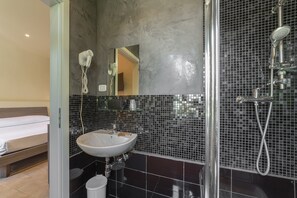 Economy Double Room, 1 Queen Bed | Bathroom - Guerrini Hotel (Rosignano Marittimo)