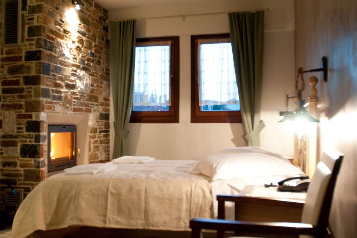 deluxe room | frette italian sheets, premium bedding, pillow-top beds, minibar