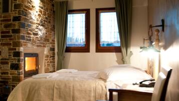 Deluxe Room | Frette Italian sheets, premium bedding, pillowtop beds, minibar