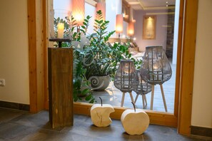 Sauna, hot tub, steam room, body treatments, aromatherapy