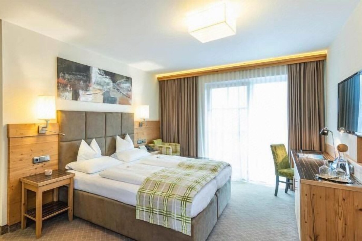 Hochwertige Bettwaren, Daunenbettdecken, Minibar, Zimmersafe