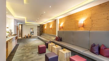 Sauna, bain à remous, hammam, soins corporels, soins d'aromathérapie