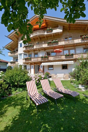 Property grounds - Apart Hotel Garni Austria (Mayrhofen)