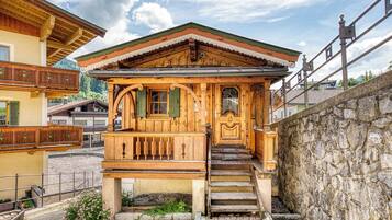 Traditional-Chalet | Hochwertige Bettwaren, Zimmersafe, individuell dekoriert