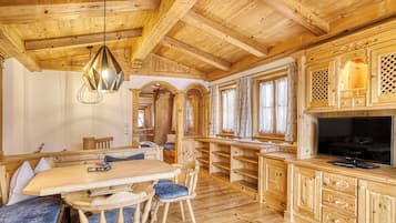 Hefðbundinn fjallakofi | 1 svefnherbergi, rúmföt af bestu gerð, öryggishólf í herbergi, skrifborð