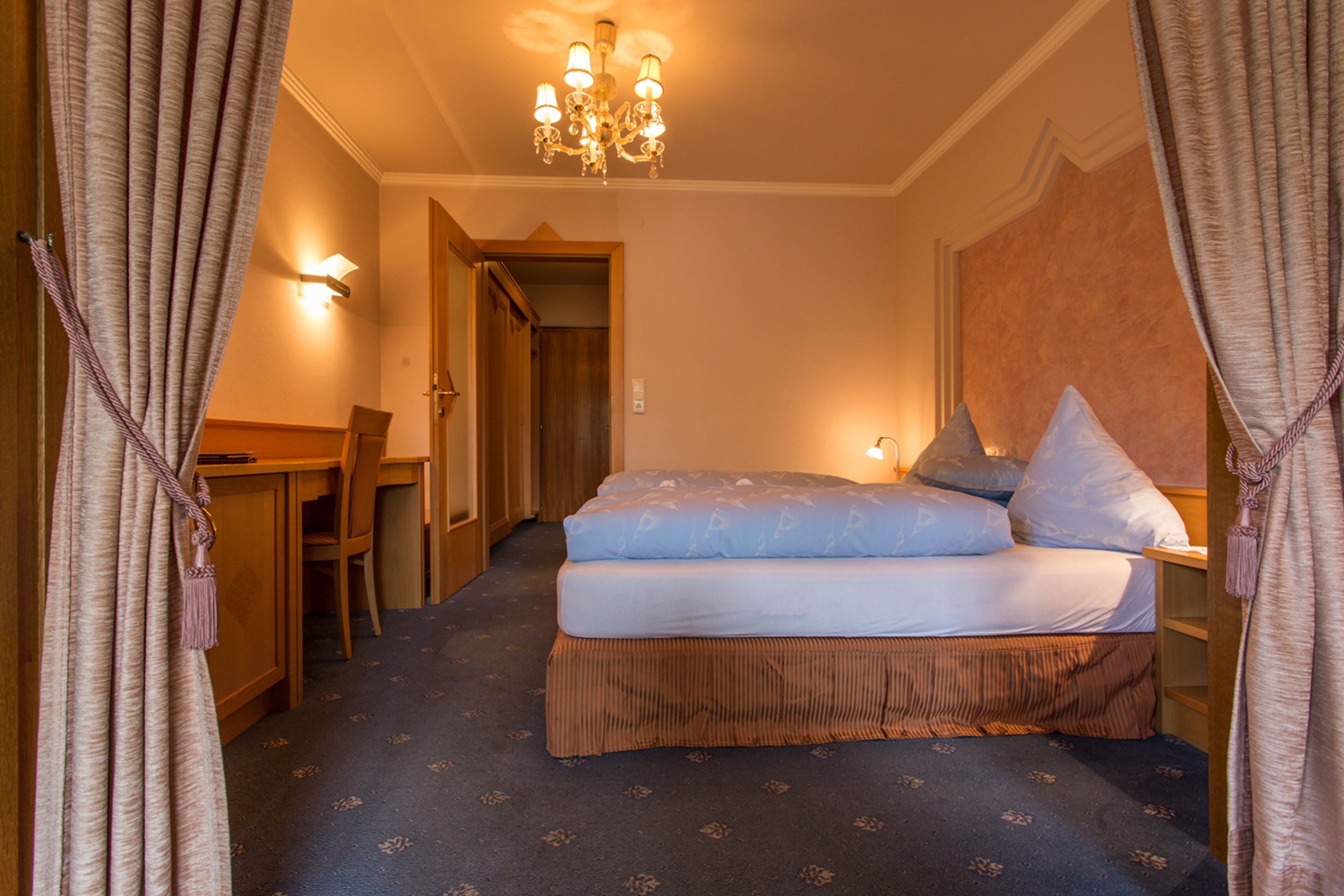 junior suite, balcony | premium bedding, in-room safe, desk