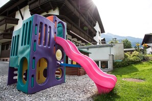 Children’s play area – outdoor