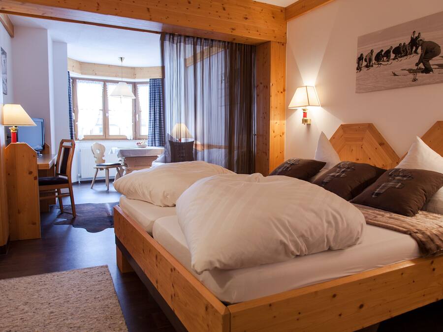 Junior Suite | Hypo-allergenic bedding, minibar, in-room safe, individually decorated