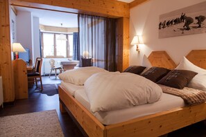 Junior Suite, Mountain View | Premium bedding, pillowtop beds, minibar, in-room safe