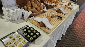 Desayuno para llevar todos los días (con cargo)