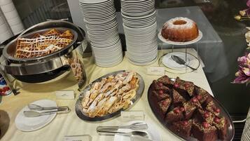 Dagelijks ontbijt voor onderweg (EUR 15.90 per persoon)