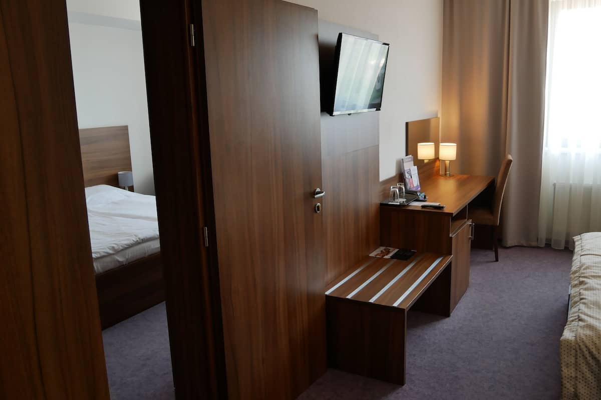 Chambre familiale | 1 chambre, minibar, coffre-fort, bureau