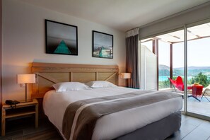 Minibar, in-room safe, desk, soundproofing - Hotel Carre Noir (Porto-Vecchio)