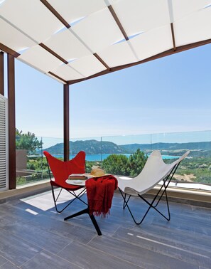 Minibar, in-room safe, desk, soundproofing - Hotel Carre Noir (Porto-Vecchio)