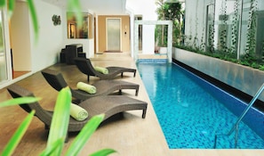 Outdoor pool - Nantra Retreat & Spa (Bangkok)