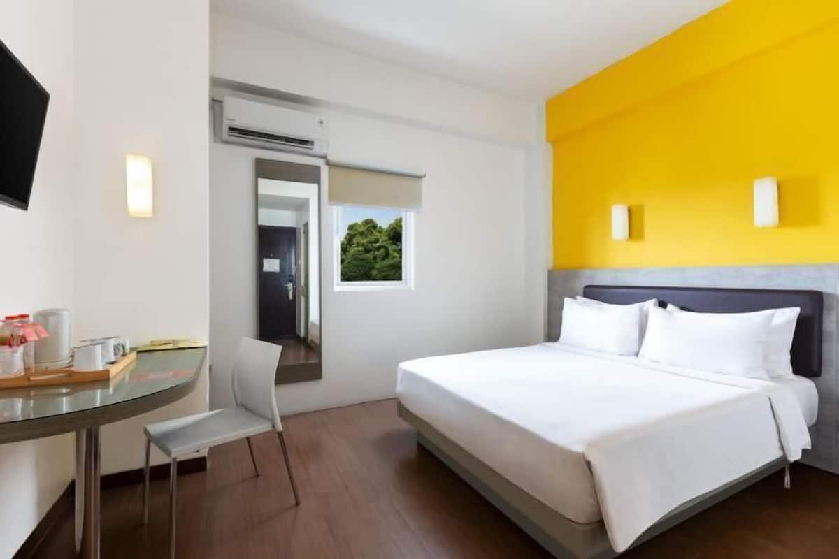 20 Schlafzimmer, hochwertige Bettwaren, Zimmersafe, Schreibtisch