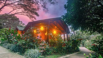Breakfast, lunch, dinner served; garden views