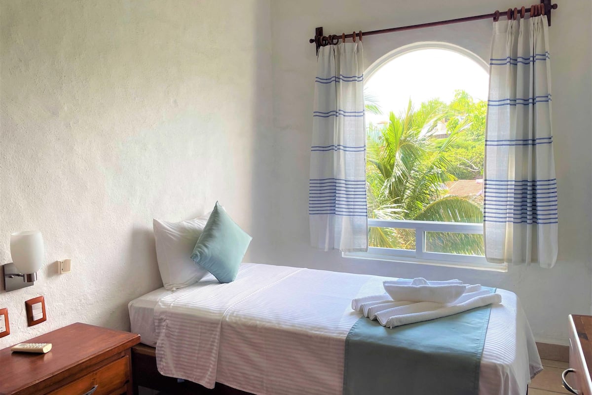 3 bedrooms, in-room safe, iron/ironing board, free WiFi