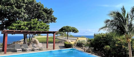 Rumah, 4 kamar tidur, kolam renang pribadi | Pemandangan pantai/laut