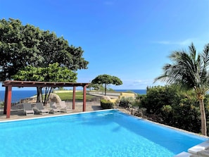 Ferienhaus, 4 Schlafzimmer, eigener Pool | Strand-/Meerblick