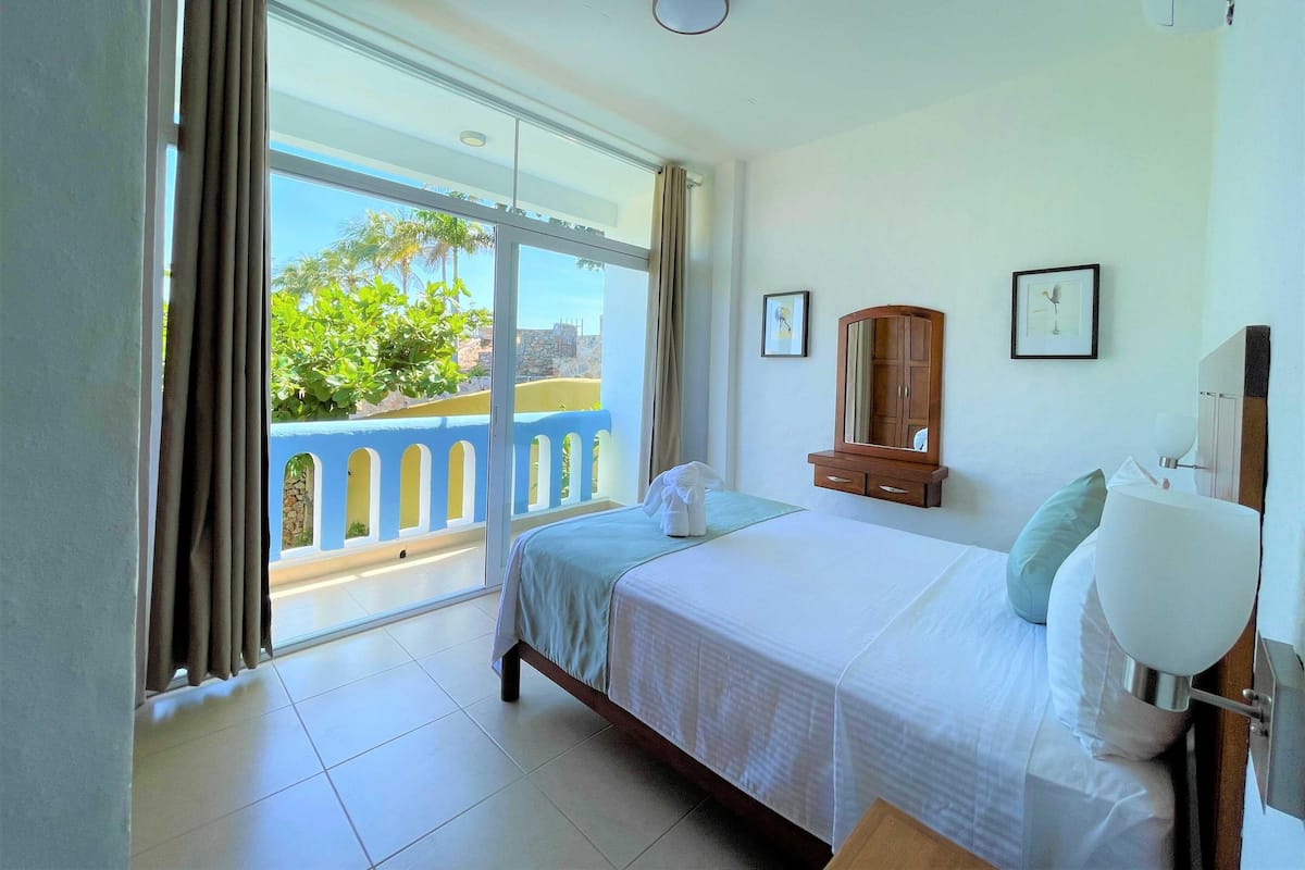 3 bedrooms, in-room safe, iron/ironing board, free WiFi