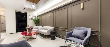 Área de estar no saguão