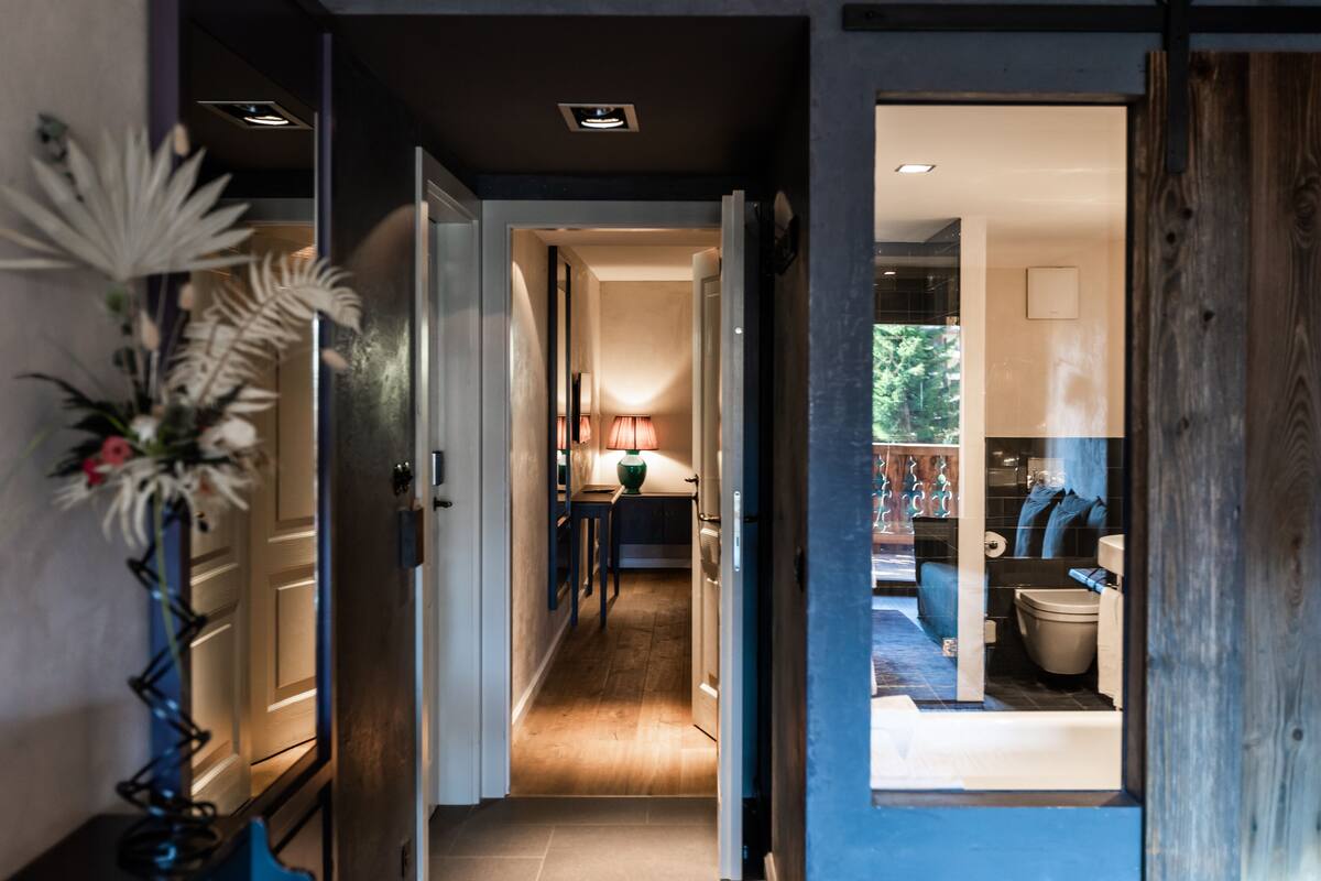 deluxe double room, balcony (salon séparé au sud) | living area | flat-screen tv, pay films, heated floors