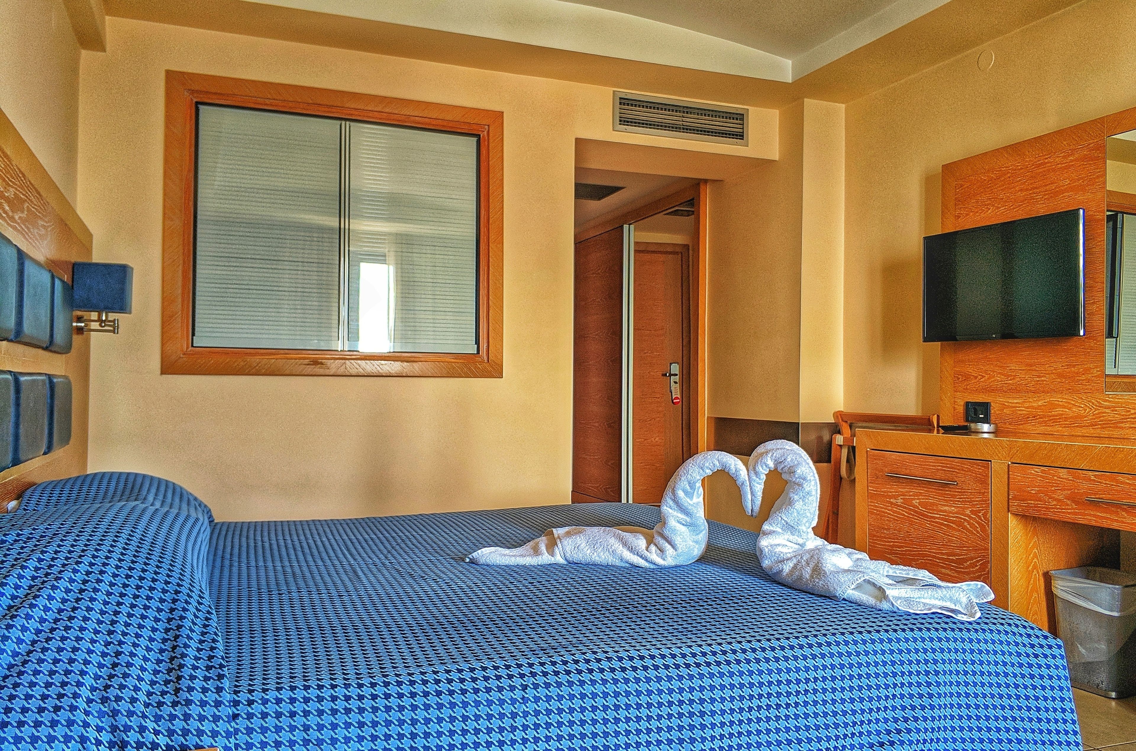 Double Room | In-room safe, desk, soundproofing, free WiFi