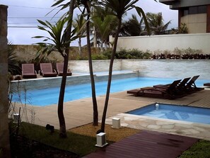 Outdoor pool - Hotel Mandai (Cabo Frio)