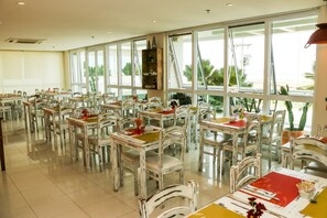 Breakfast, lunch and dinner served  - Hotel Mandai (Cabo Frio)