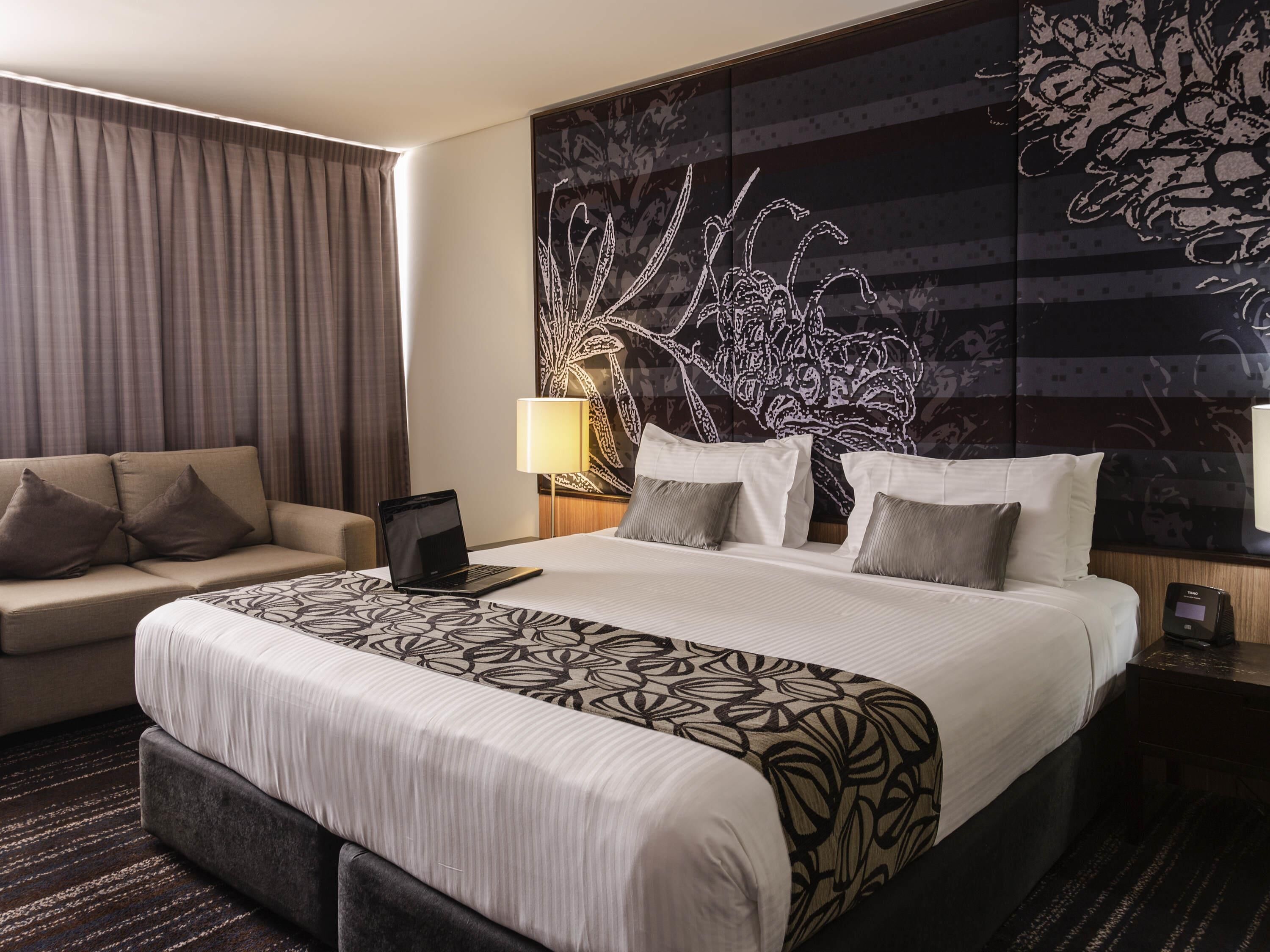 Ropa de cama de alta calidad, camas con pillow-top y minibar 