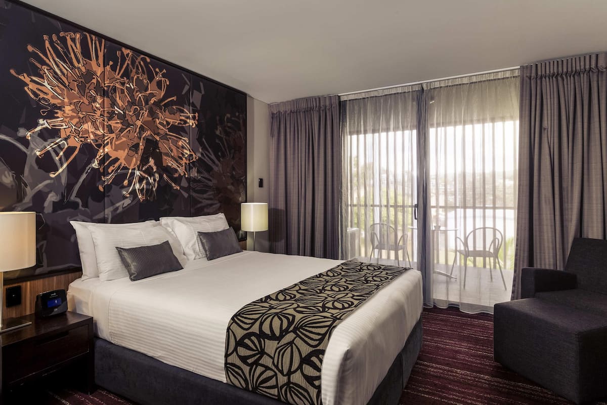Premium bedding, pillow-top beds, minibar, in-room safe