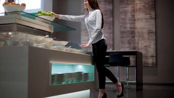 Tägliches Frühstücksbuffet (65 AED pro Person)