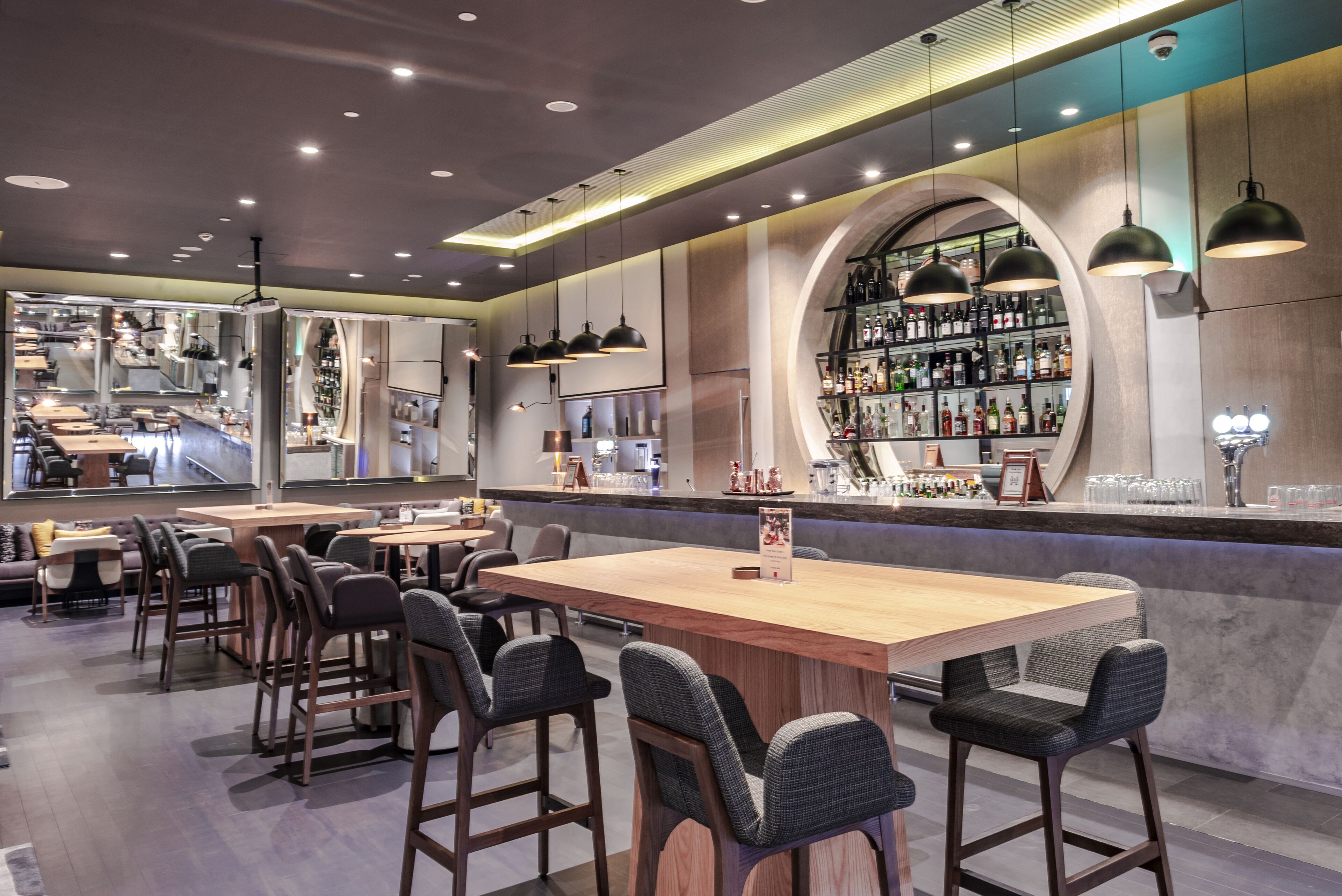 2 bar/lounge