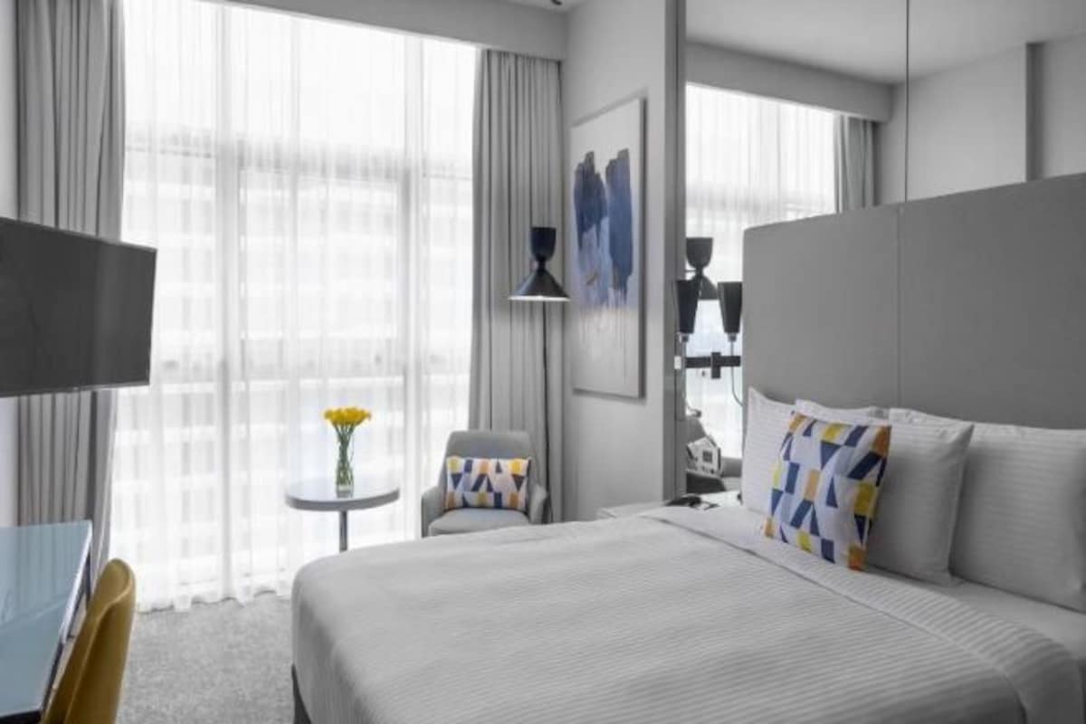Centro Room – Queen Bed