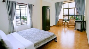 Minibar, trang bị nội thất với thiết kế riêng biệt, bàn 